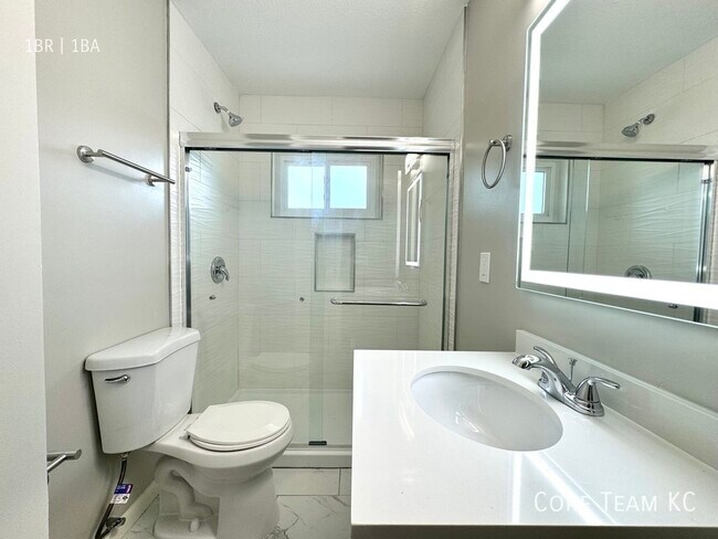 Foto del edificio - 1132 W 41st-4W