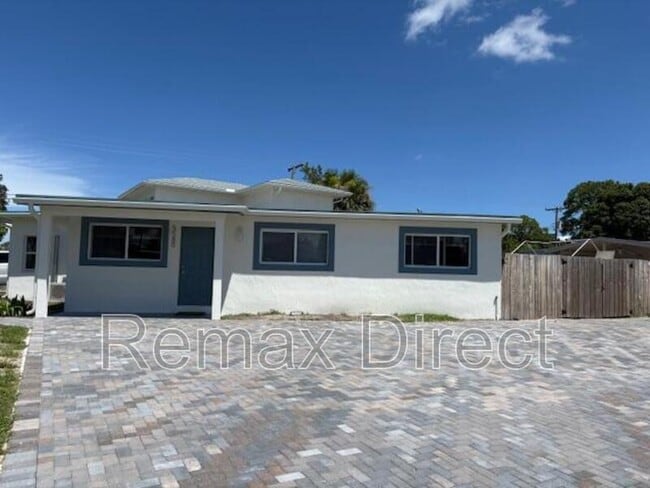 Building Photo - 5580 Honeysuckle Dr