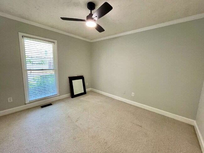 Foto del edificio - 3-Bed, 3-Bath Townhouse In Lands End
