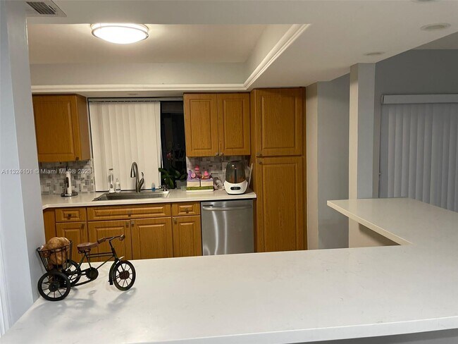 Foto del edificio - 980 NW 79th Terrace