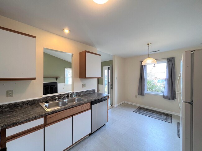 Building Photo - 955 Warwick Ct