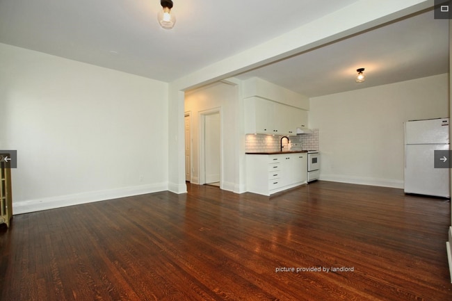 Building Photo - SPACIOUS, Bright, 1000 SQFT Upper unit in High Park.