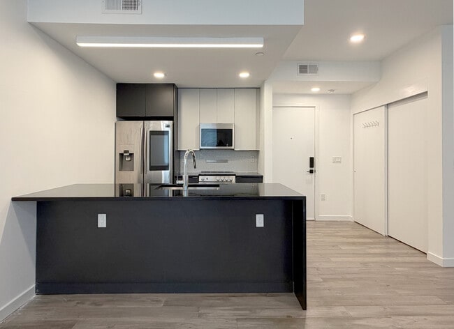 Building Photo - 1501 N 31st St