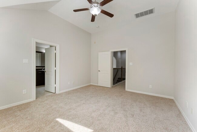 Building Photo - 31 Aventura Pl