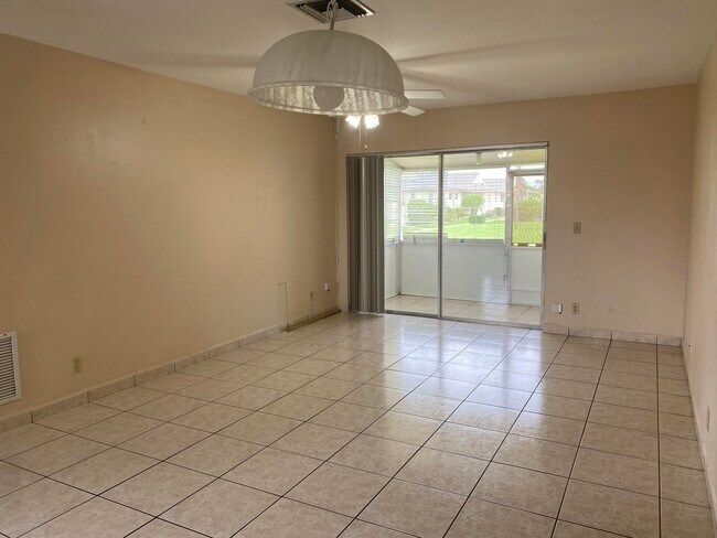 Building Photo - 2770 Ashley Dr E