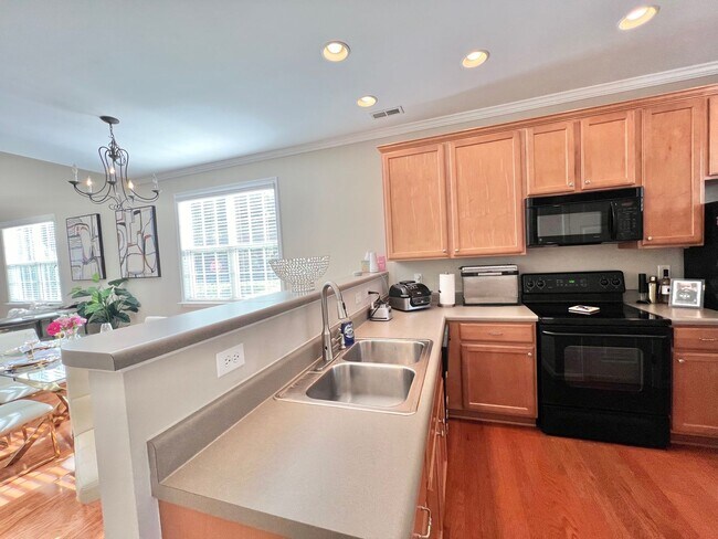Foto del edificio - Beautiful 3BD, 2.5BA Raleigh Townhome in t...