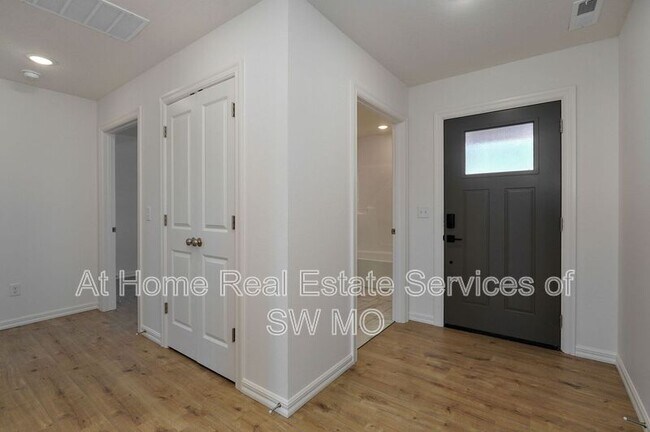 Building Photo - 5634 West Mangrove St