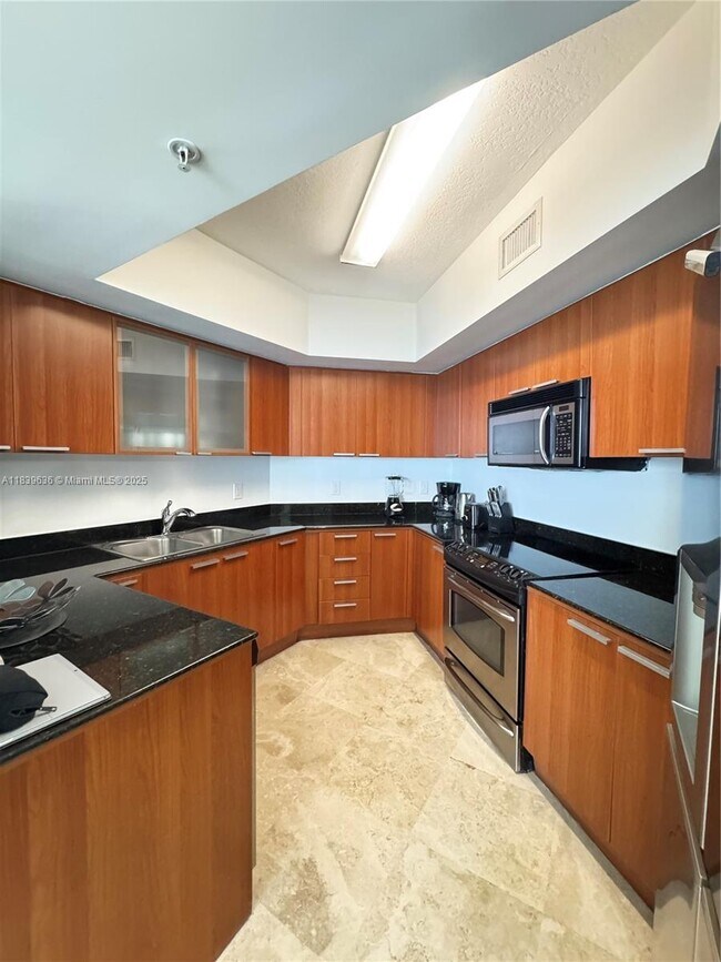Foto del edificio - 16699 Collins Ave