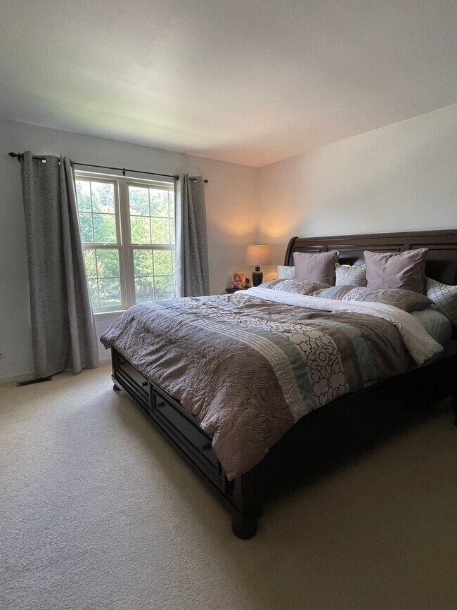 Foto del edificio - 2488 Waterbury Ln