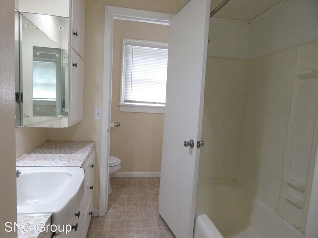 Building Photo - 2 br, 1 bath House - 830 N Pershing
