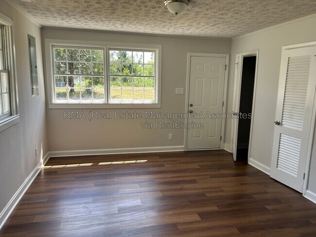 Foto del edificio - 1321 Drewery Ave