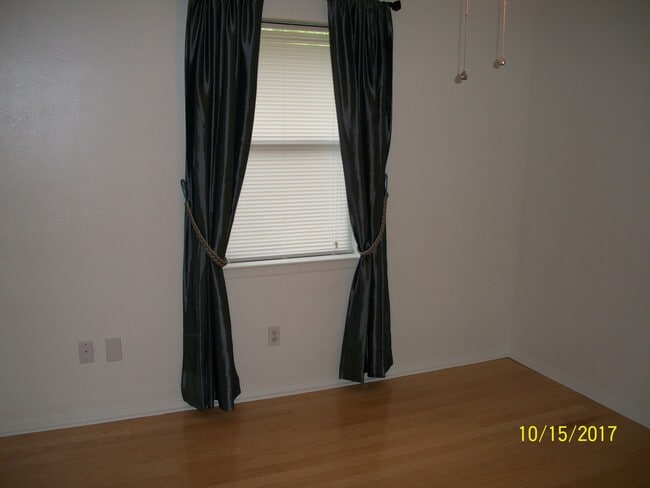 Building Photo - 206 Cedarcrest Dr