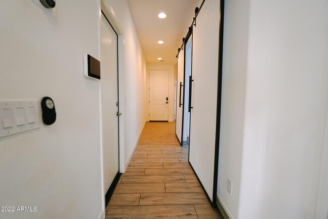 Building Photo - 531 E Bamboo Ln