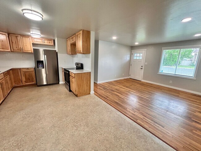 Foto del edificio - Completely Renovated 4 Bed, 2 Bath Home in Spokane!