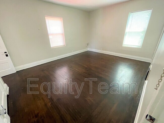 Foto del edificio - 2341 Kenilworth Ave