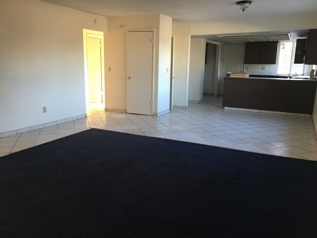 Foto del edificio - 320 S. F St. - 2 BEDROOM 1 BATH - UPSTAIRS...