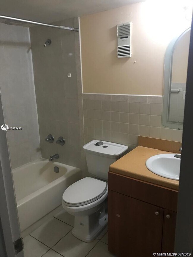 Foto del edificio - 300 NW 107th Ave