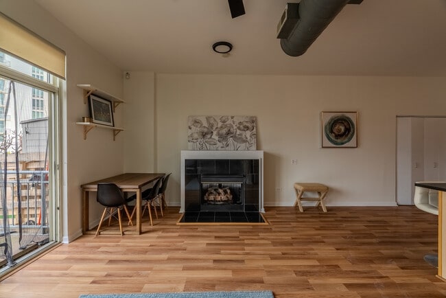 Building Photo - 1631 S Michigan Ave