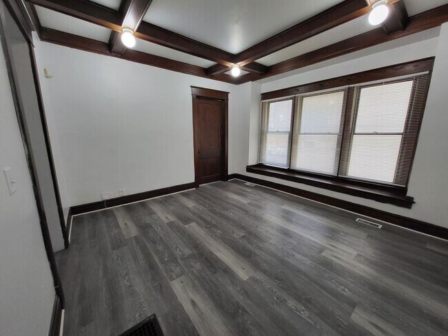 Foto del edificio - 523 W Maple Ave