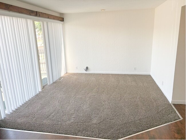 Building Photo - West Valley Condo with Prime Location in West Valley!