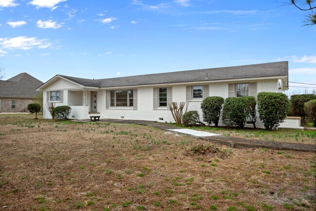 Building Photo - 16985 Oakdale Rd