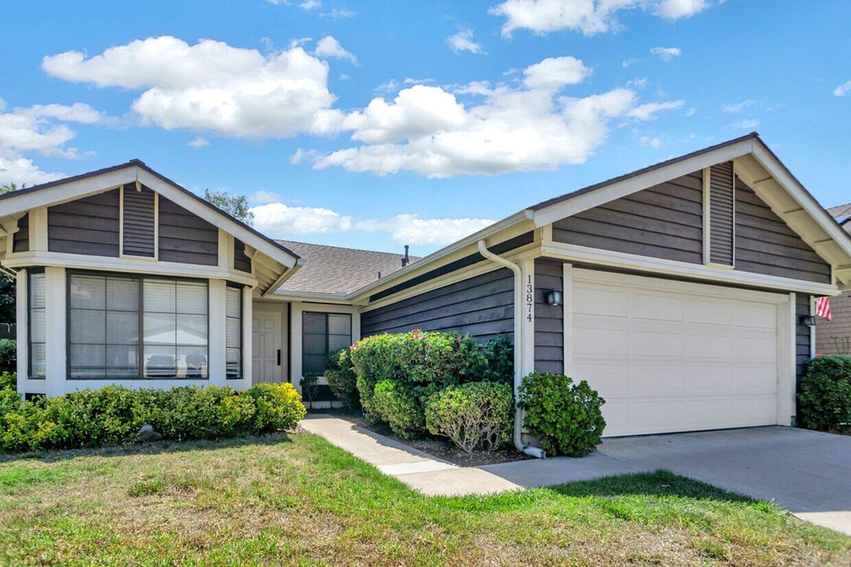 Foto principal - Beautiful single level home in Rancho Pena...
