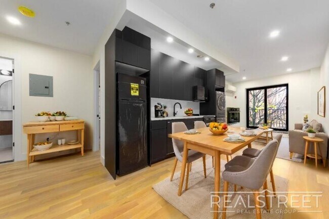Foto del edificio - 2 bedroom in BROOKLYN NY 11213