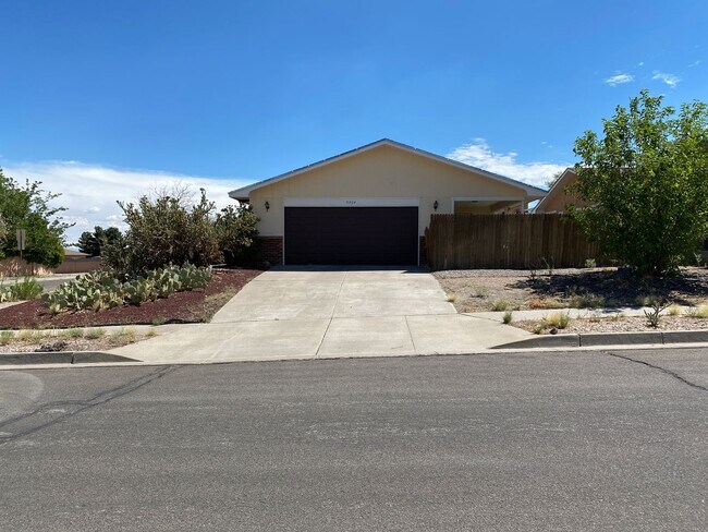 Foto del edificio - Coming Soon! Cozy 3 bedroom 2 bathroom Hom...