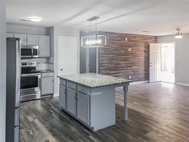 Building Photo - 3545 Almazan Dr