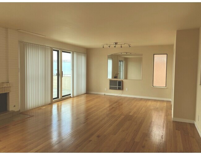 Building Photo - 302 Vallejo Dr