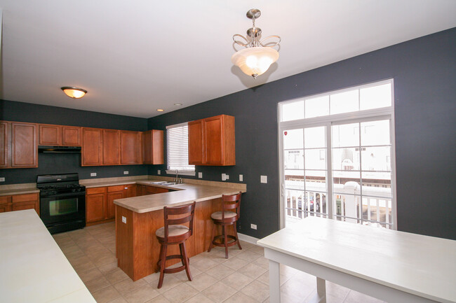 Building Photo - 1677 Deer Pointe Dr