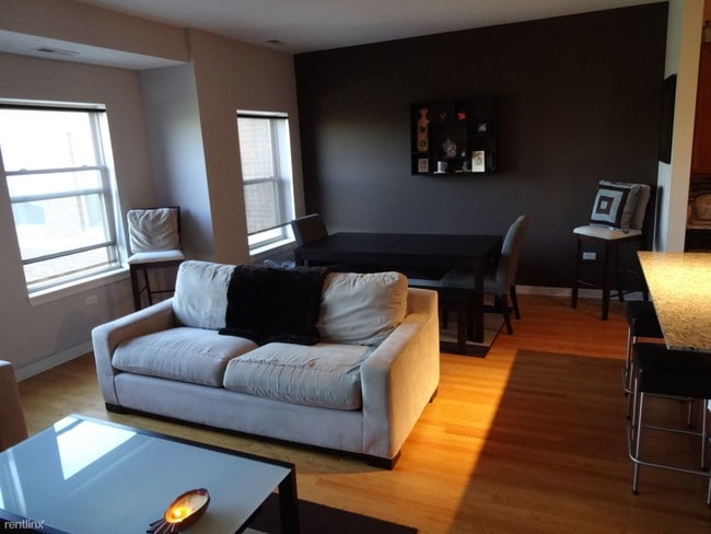 Building Photo - 2 br, 1 bath Condo - 4100 S Drexel Blvd #3B