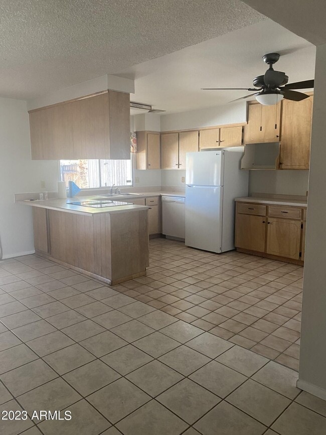 Building Photo - 524 W Riviera Dr