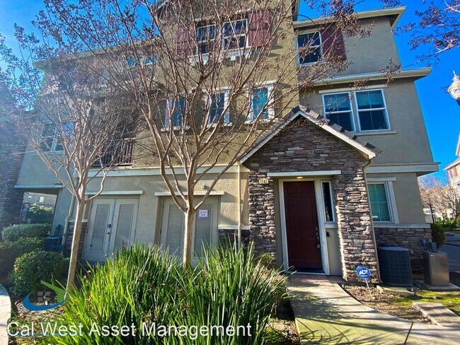 Building Photo - 3 br, 2.5 bath House - 1141 Rock Avenue