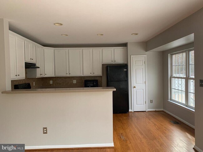 Building Photo - 6209 Toledo Pl