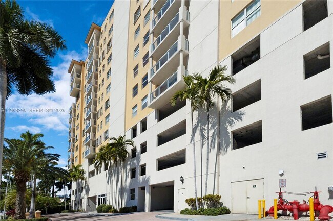 Building Photo - 1625 Kennedy Cswy