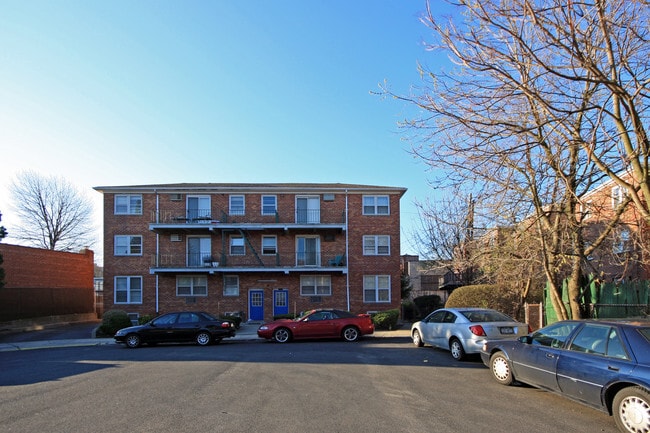 Building Photo - 69-16 66th Dr