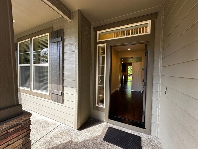 Building Photo - Beautiful 4-Bedroom Home in the Hills of W...