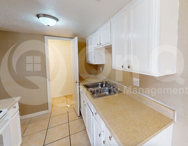 Foto del edificio - 4639 E Wood St
