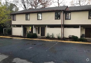 Building Photo - 100 Buttercup Way