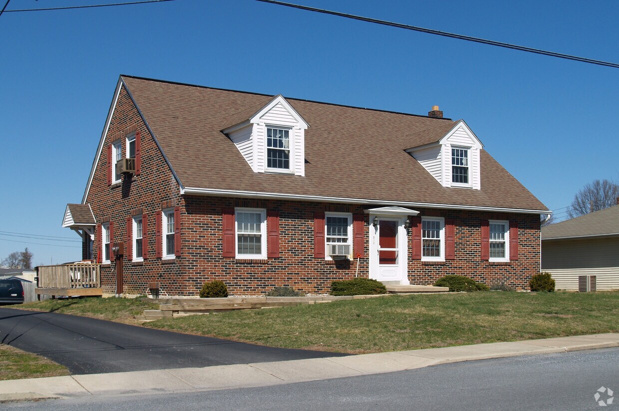 Primary Photo - 513-515 W Conestoga St