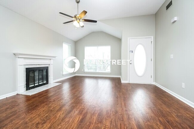 Building Photo - 3 Bedroom Pet-Friendly Home in La Vergne, TN with Main Street Renewal