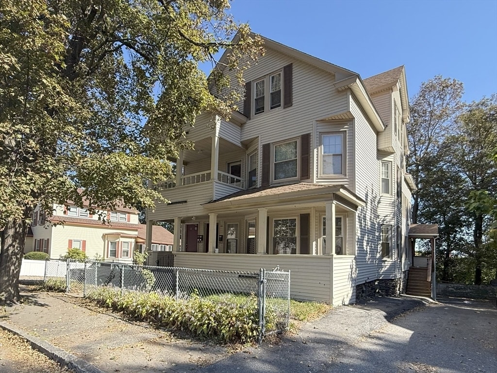 Primary Photo - 33 Richards St