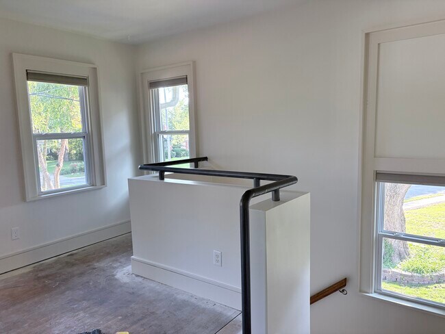 Sala de estar en proceso de renovación - 4232 Urbandale Ave