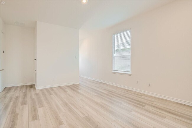 Foto del edificio - 4 Bedrooms located off Hwy 90W and Grosenb...