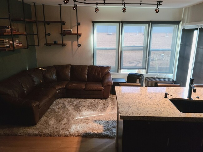 Foto del edificio - 6547 42nd Ave SW