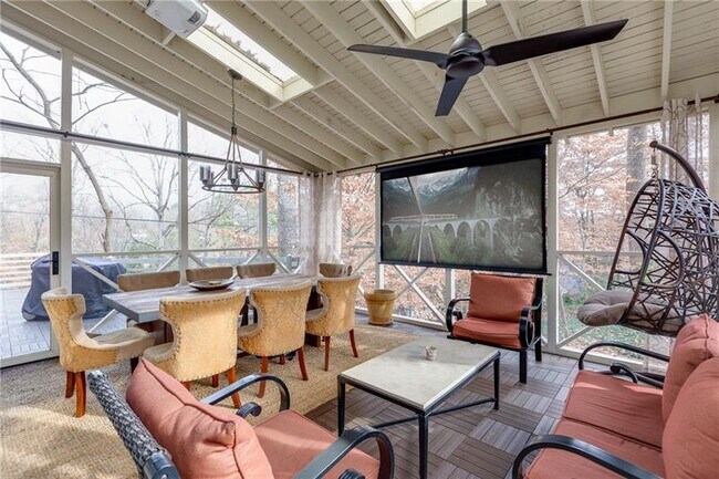 Foto del edificio - 1055 Greencove Ave NE