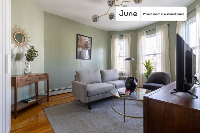 Building Photo - Private bedroom in 4 bed/1 bath Home