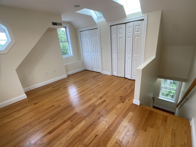 Building Photo - 9 Winthrop Ct