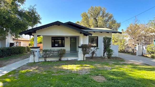 Building Photo - 490 Palisade St